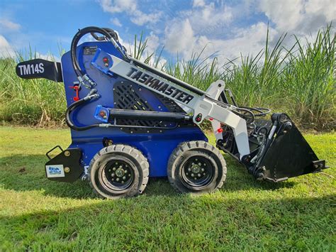 wheeled mini skid steer